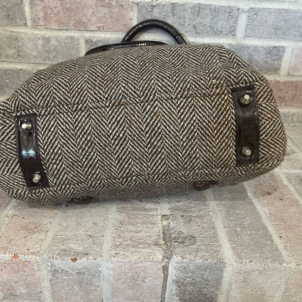 Chic Herringbone Tote Bag with Button Accents - Picture 9 of 13